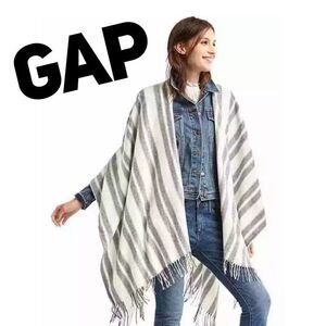 Gap Gray & White striped fringed poncho - S‎